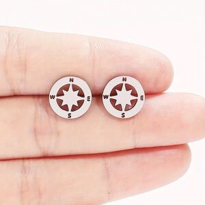 NEW Dainty Adventure stud Earrings Compass in Silver color - Boutique